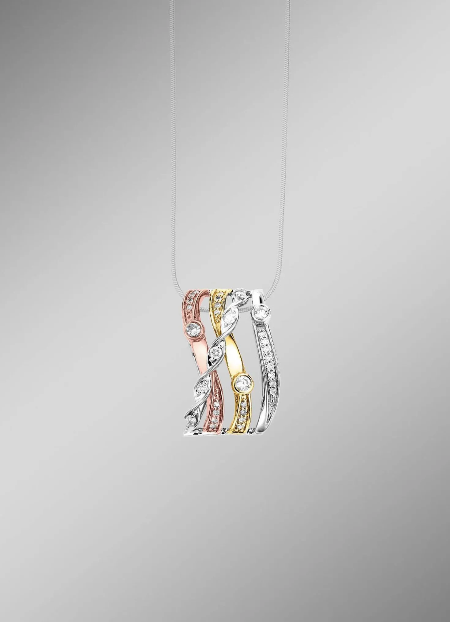 Anhänger mit 8 Brillanten und 24 Diamanten