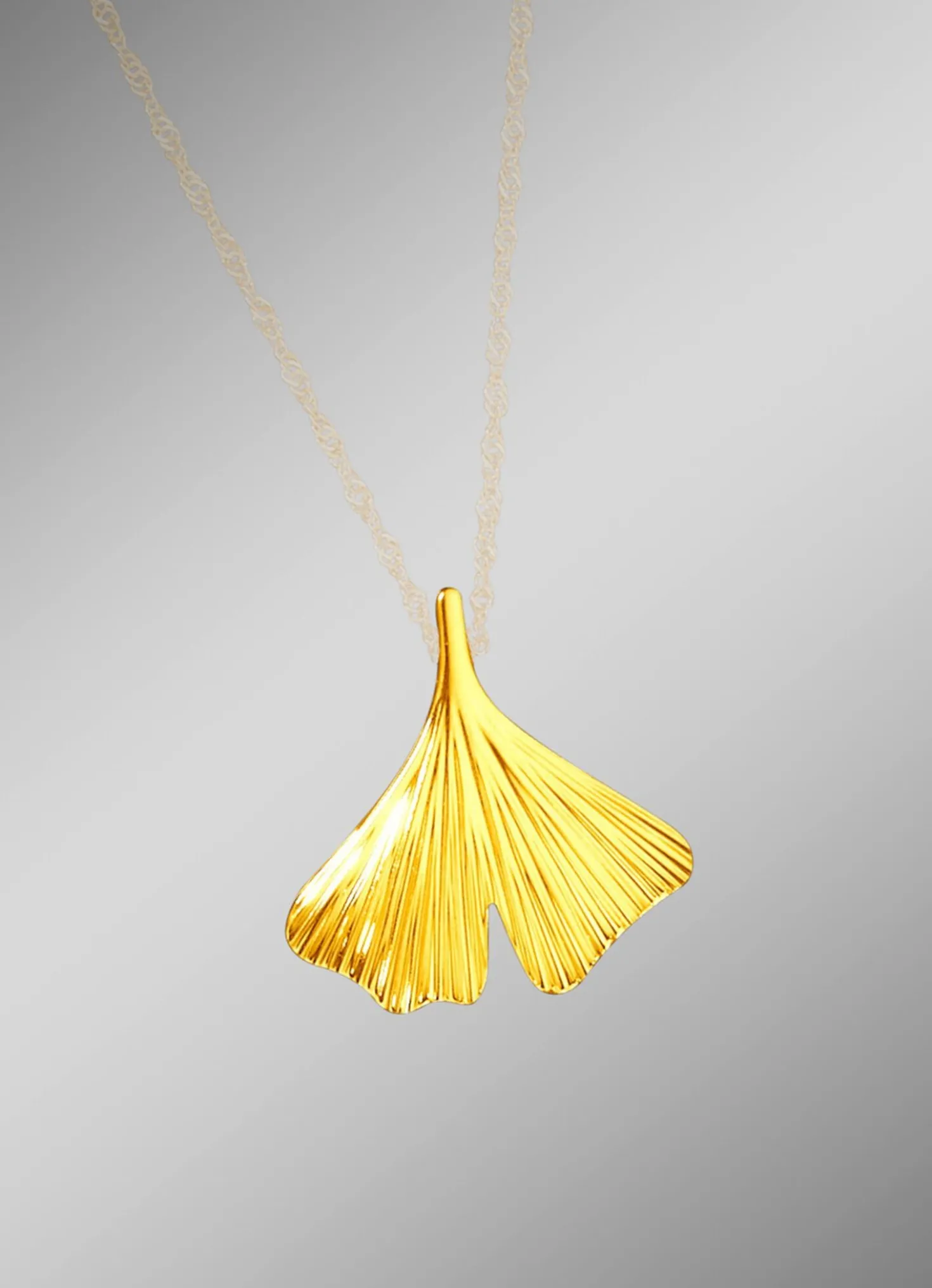 Anhänger mit Ginkgoblatt