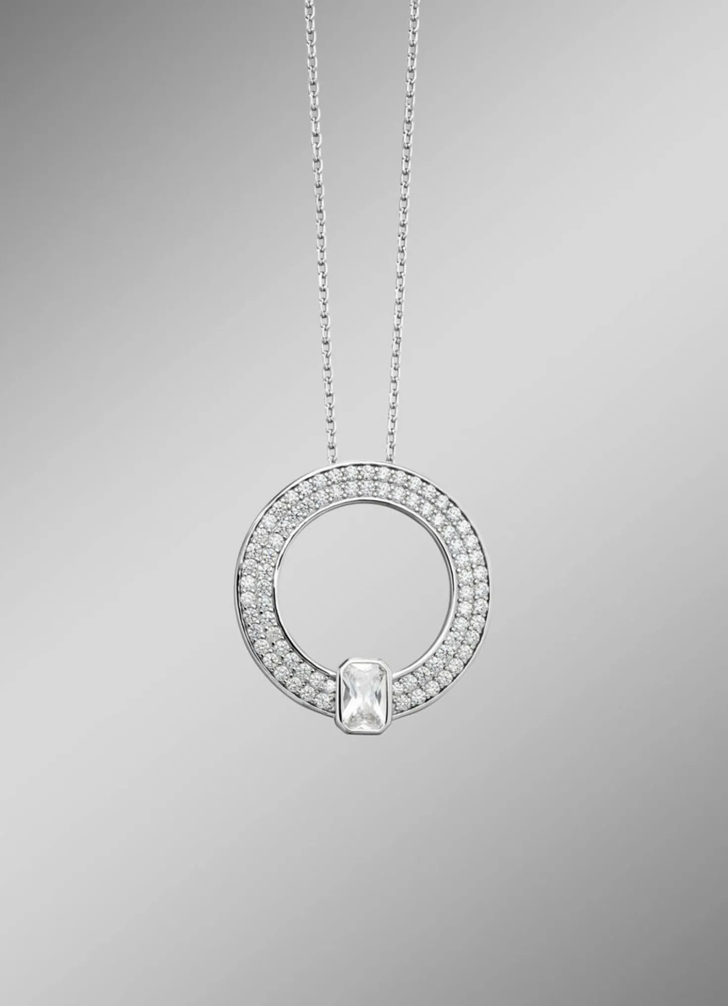 Anhänger mit Kette