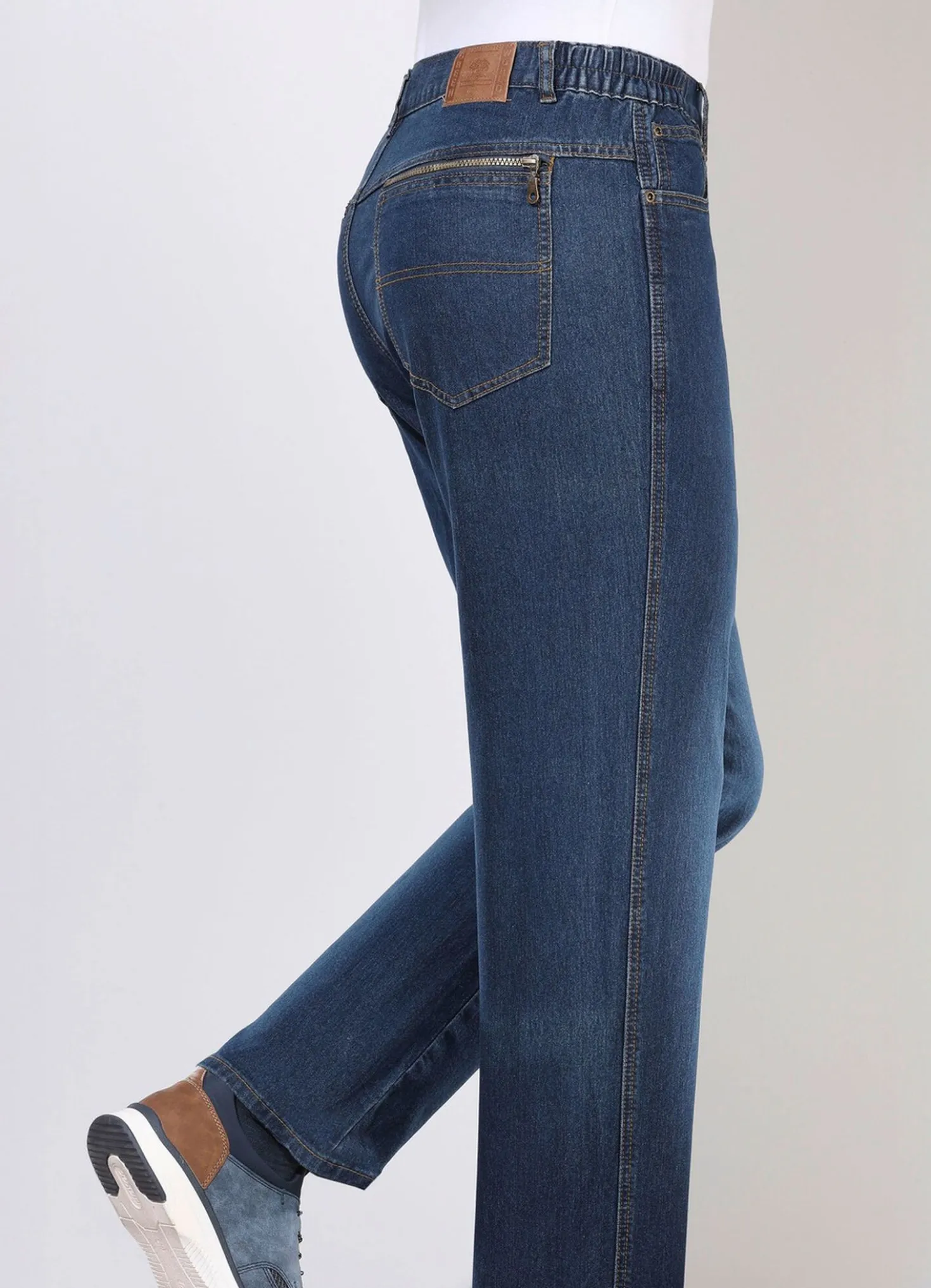 Attraktive Jeans mit Dehnbundeinsätzen