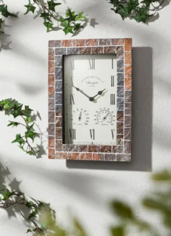 Außenwanduhr im Mosaik-Stil
