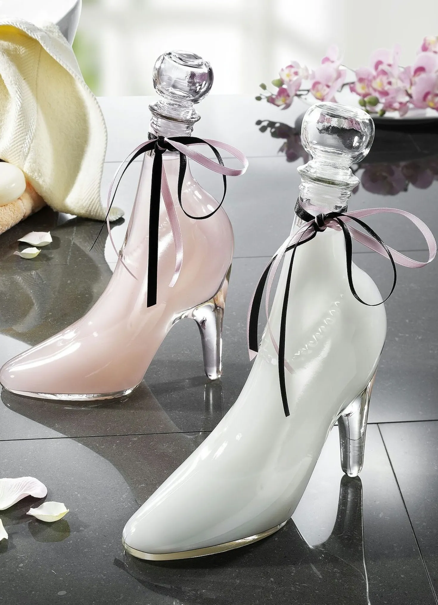 Badeschaum in gläsernen Pumps