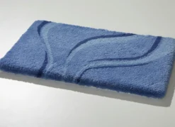 Badgarnitur mit Wellendessin von Kleine Wolke