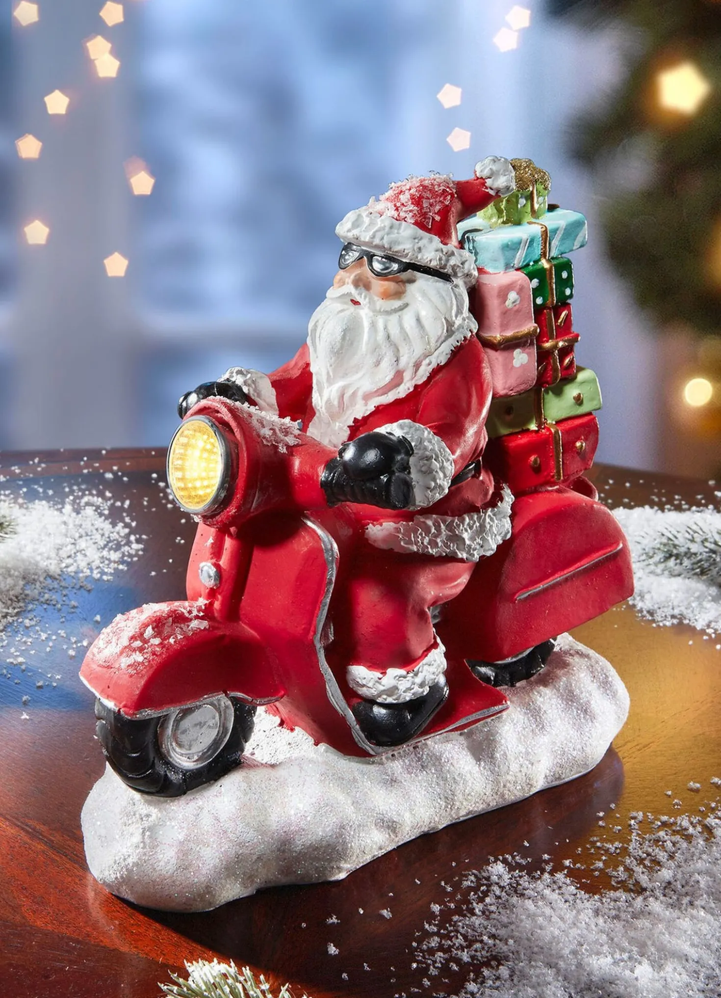 Beleuchteter Nikolaus auf Roller