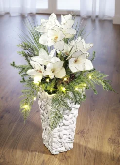 Beleuchtetes Amaryllis-Gesteck in Vase