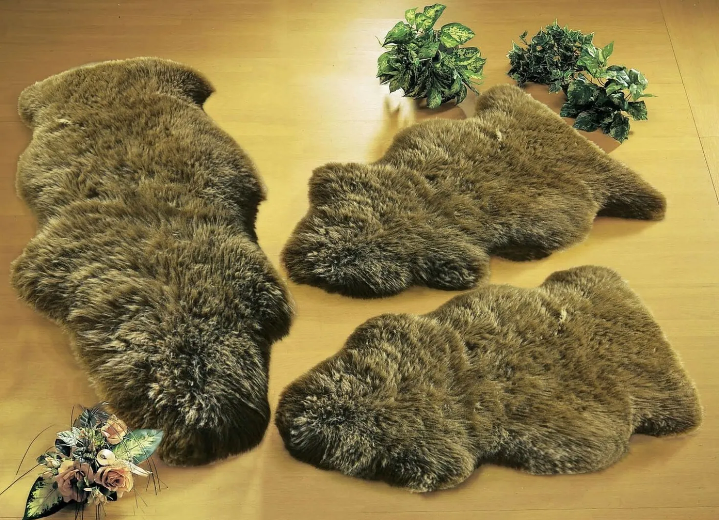 Bettumrandung aus echtem Lammfell in Tierform