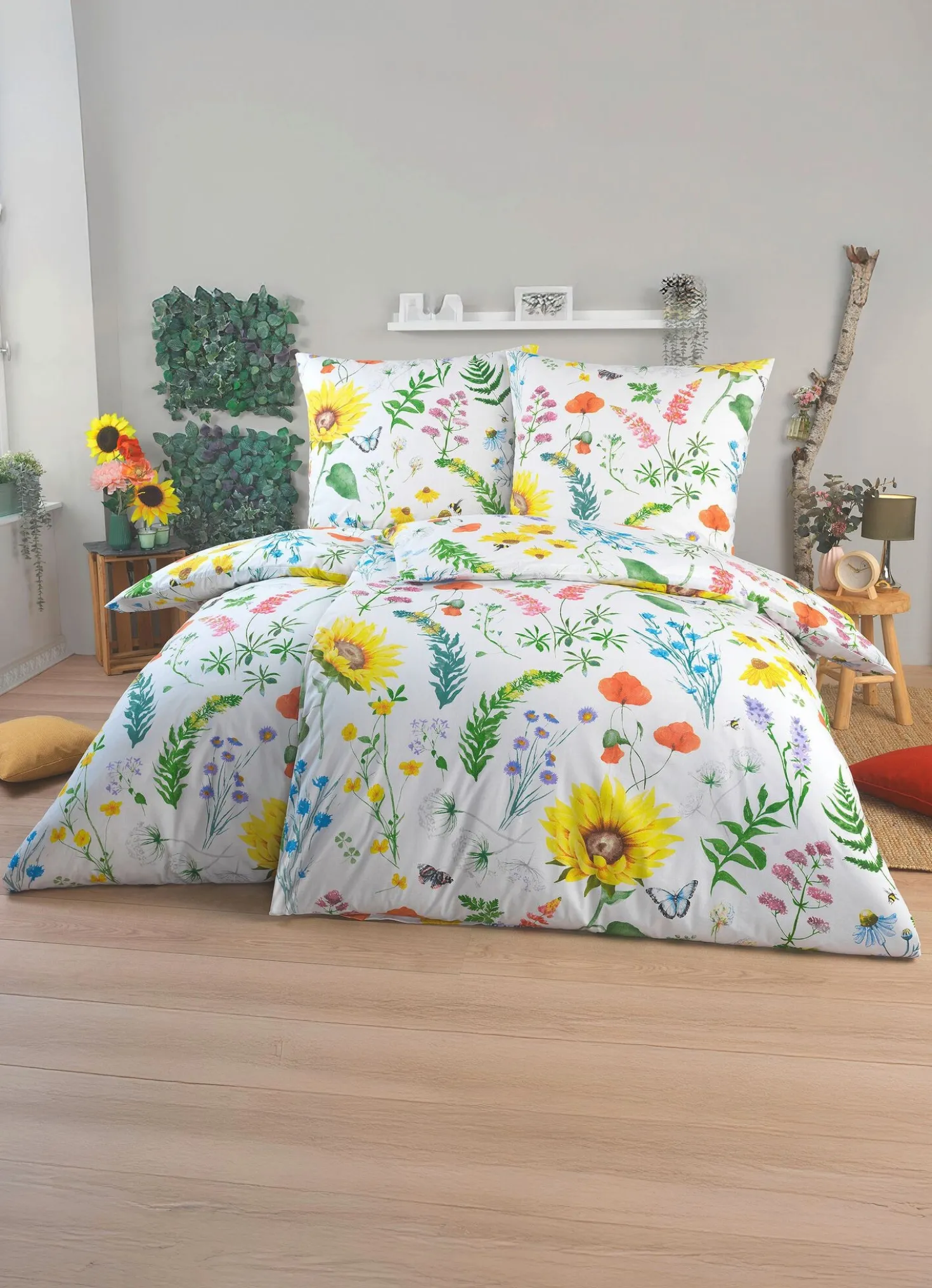Bettwäsche-Garnitur mit Blumenwiesen-Motiv