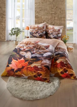 Bettwäsche-Garnitur mit Kätzchen im Herbstlaub-Motiv