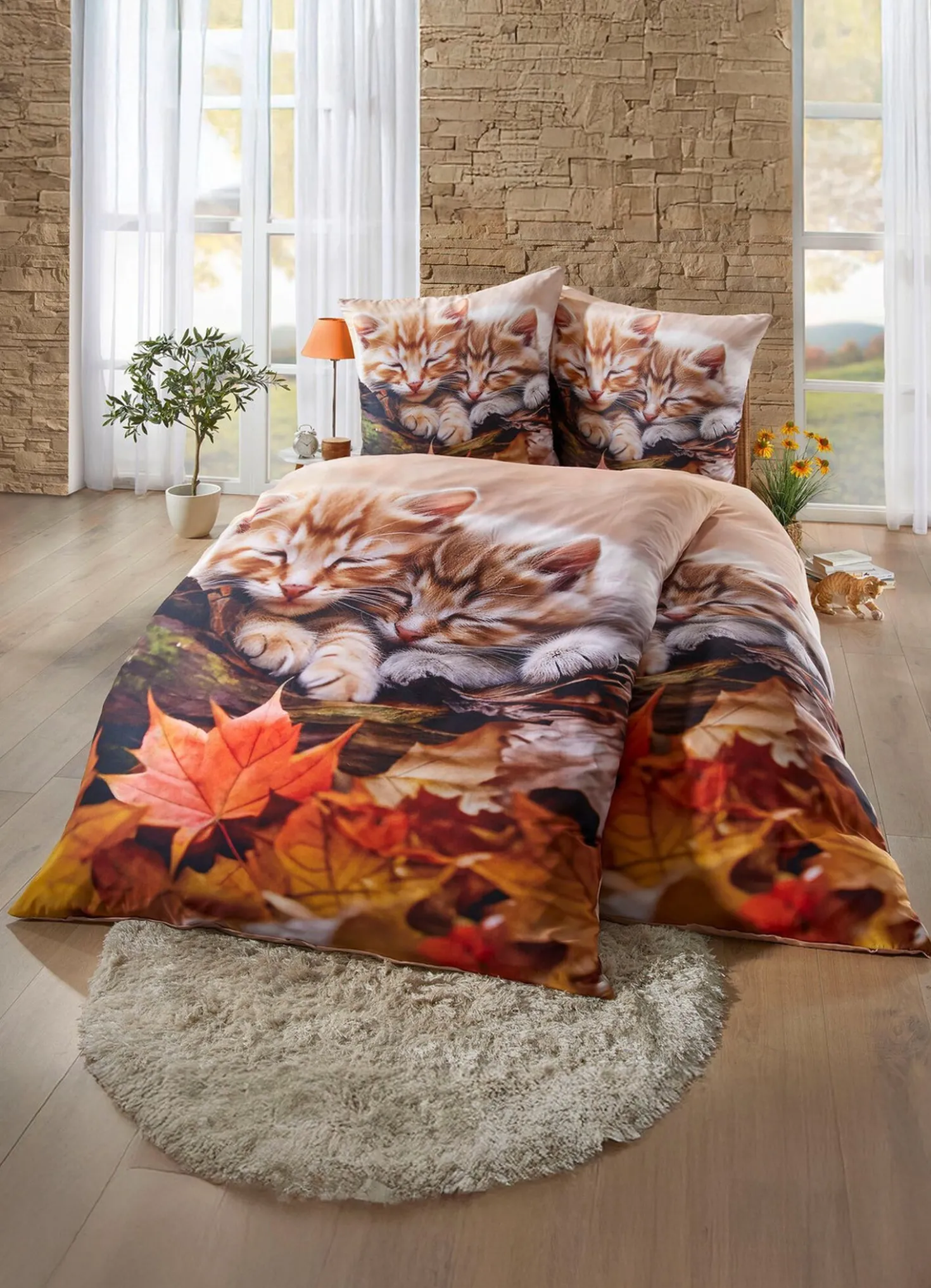 Bettwäsche-Garnitur mit Kätzchen im Herbstlaub-Motiv