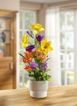 Blüten-Arrangement im Topf