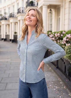 Bluse mit Kelchkragen