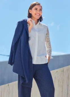 Bluse mit Spitzeneinsatz