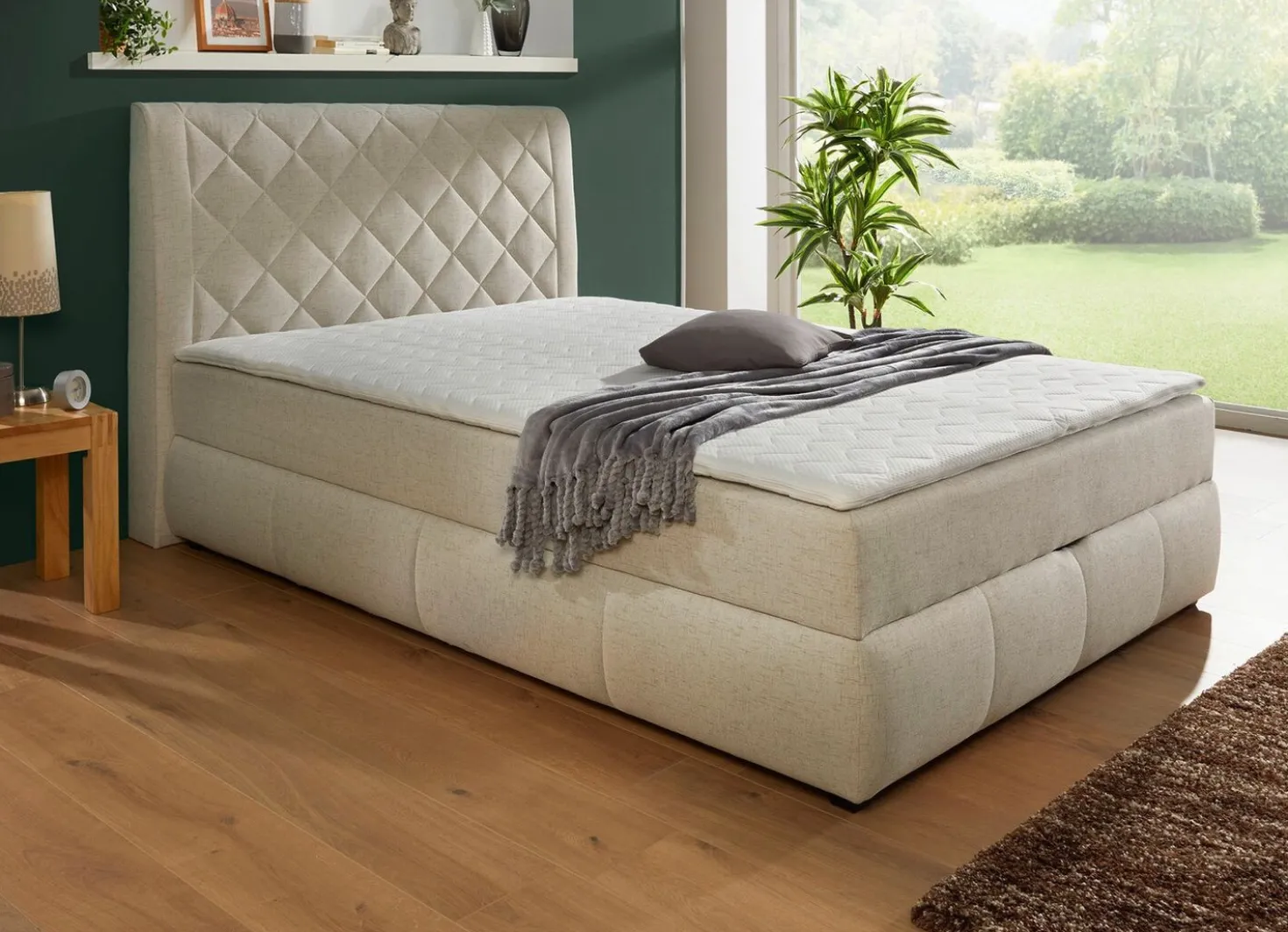 Boxspringbett mit Bettkasten und Topper