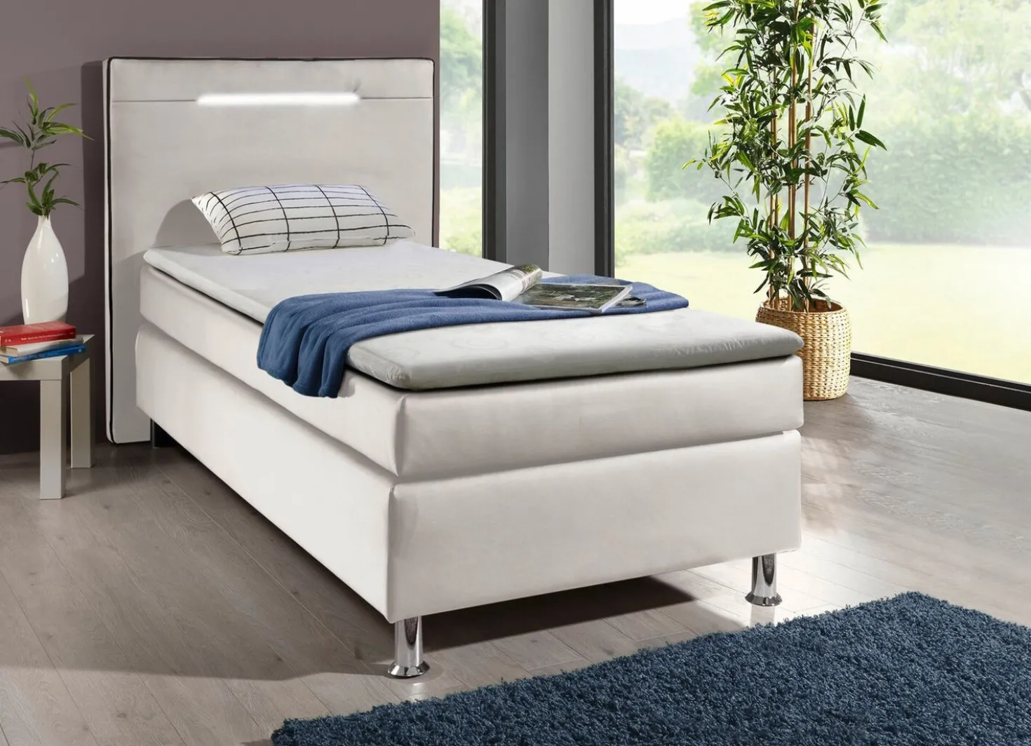 Boxspringbett mit LED-Beleuchtung