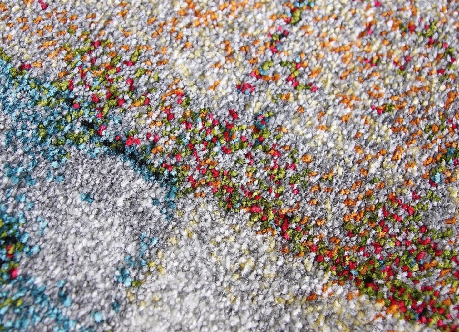 Brücken, Galerien und Teppich mit modernem Patchwork-Dessin