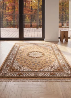 Brücken und Teppiche mit orientalischen Ranken- und Blütenmustern