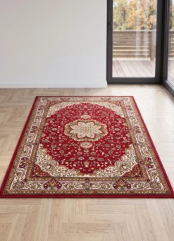 Brücken und Teppiche mit orientalischen Ranken- und Blütenmustern