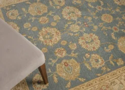 Brücke und Teppiche mit Orient-Optik