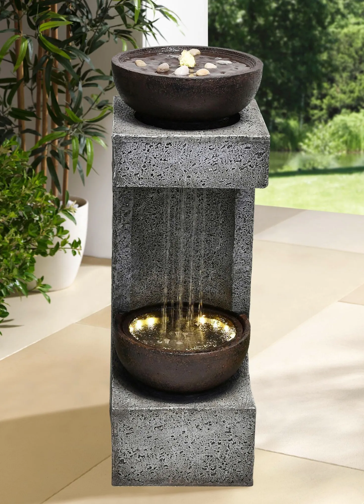 Brunnen mit LED-Beleuchtung