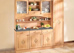 Buffetschrank mit profilierter Front