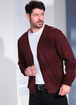 Cardigan in durchgeknöpfter Form