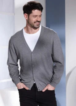 Cardigan in durchgeknöpfter Form