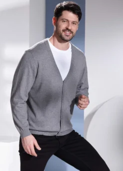 Cardigan in durchgeknöpfter Form