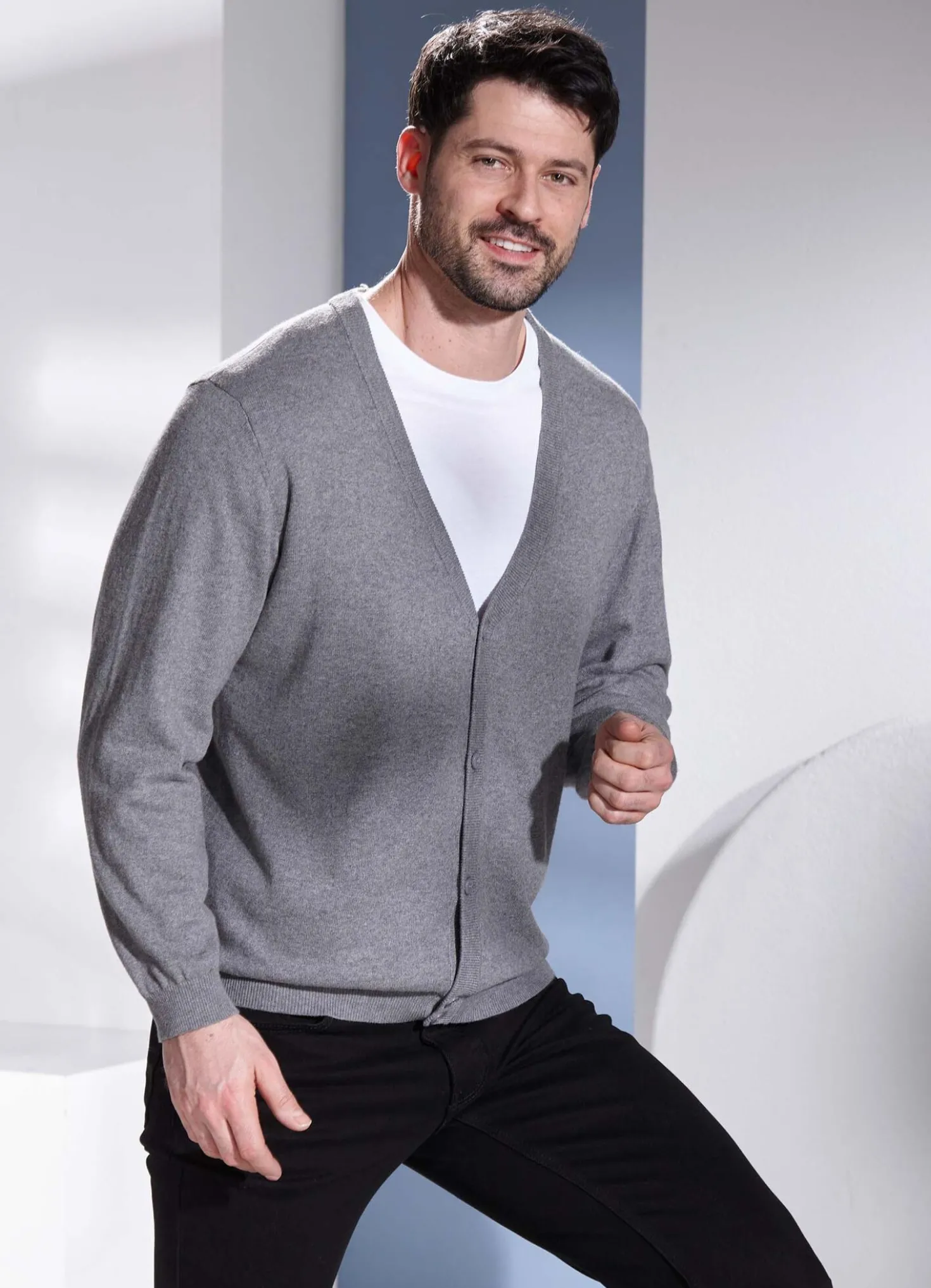 Cardigan in durchgeknöpfter Form