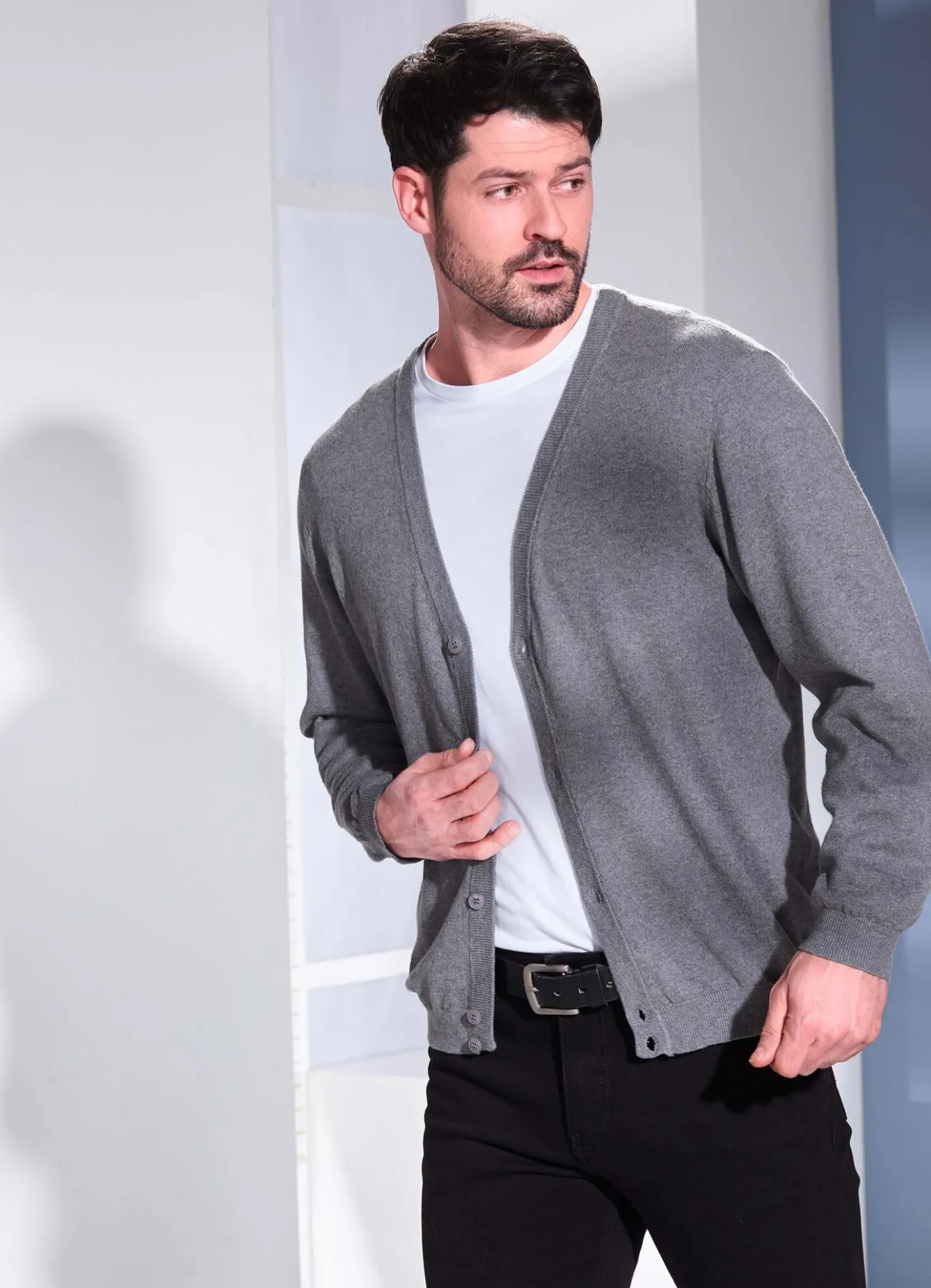 Cardigan in durchgeknöpfter Form