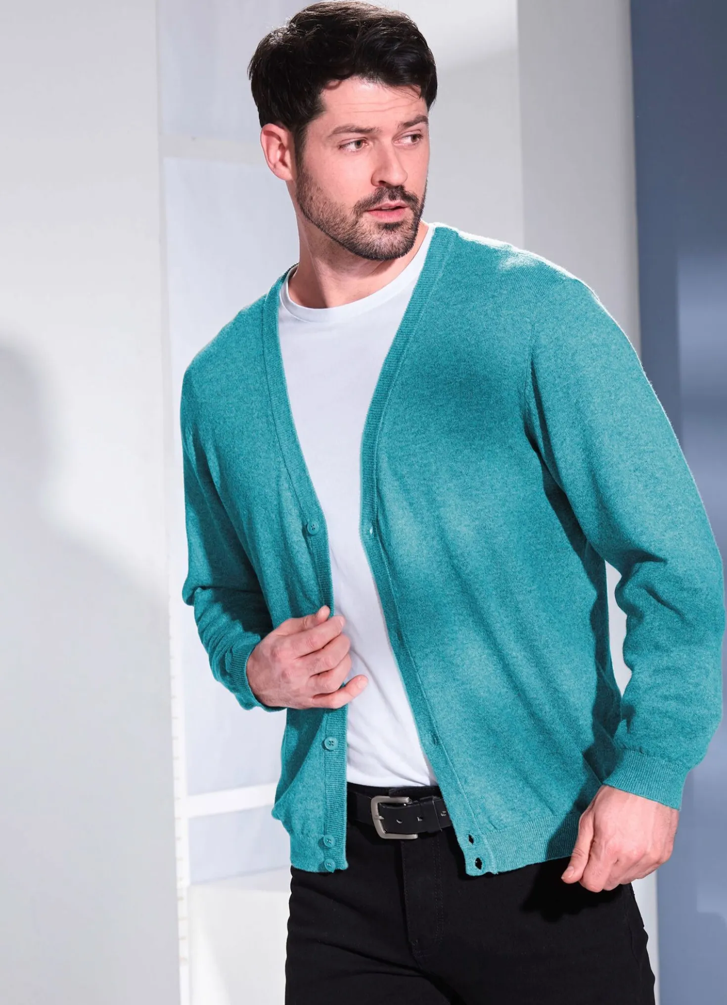 Cardigan in durchgeknöpfter Form