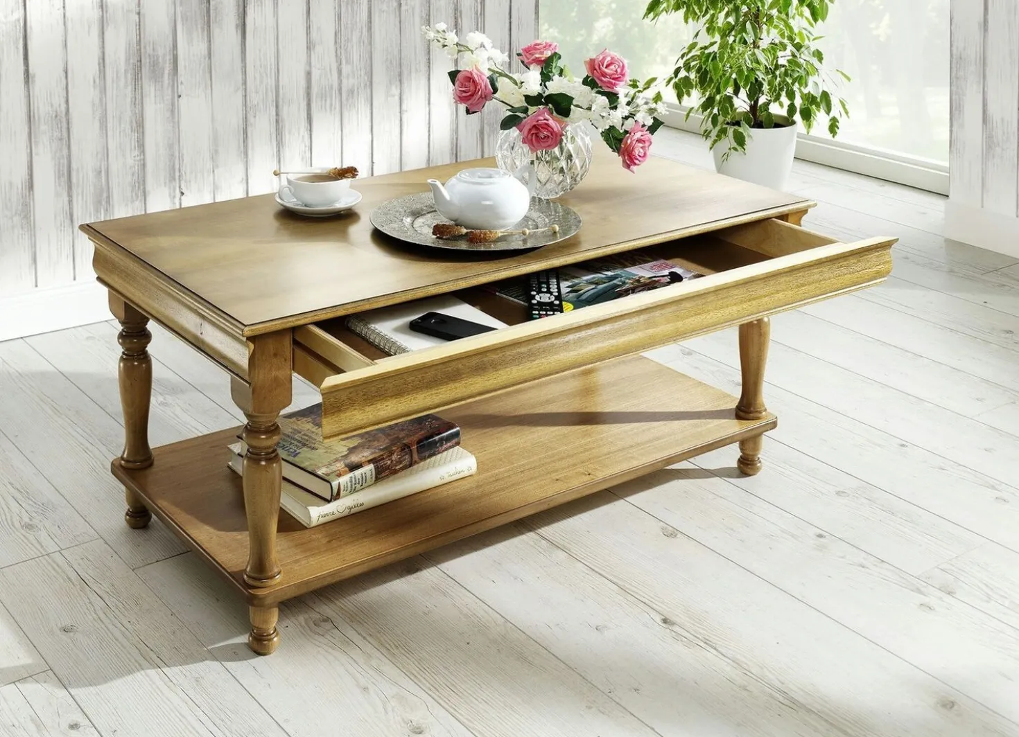 Couchtisch aus teilmassivem Holz