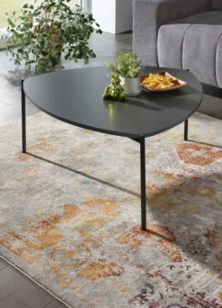 Couchtisch im Loft-Design mit Metallgestell