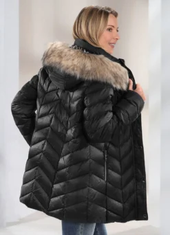 Daunenjacke mit abnehmbarer Kapuze