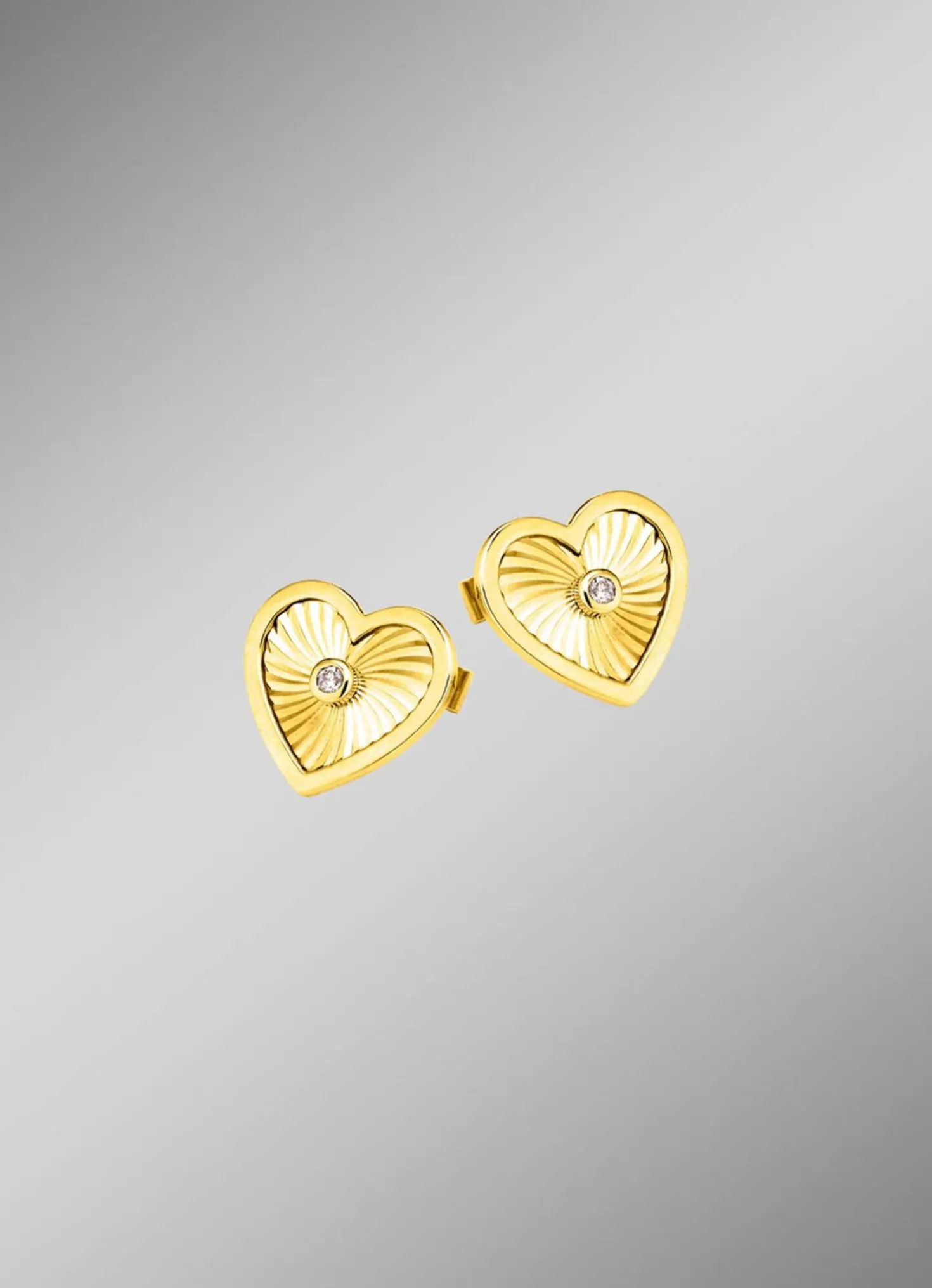 Diamantierte Herz-Ohrstecker