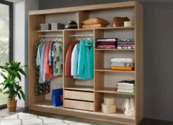 Durchdachter Schwebetürenschrank mit Spiegelfront