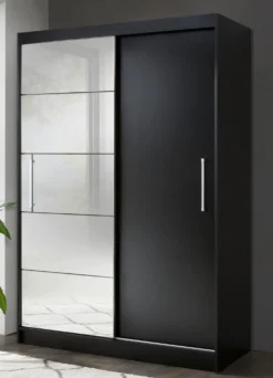 Durchdachter Schwebetürenschrank mit Spiegelfront