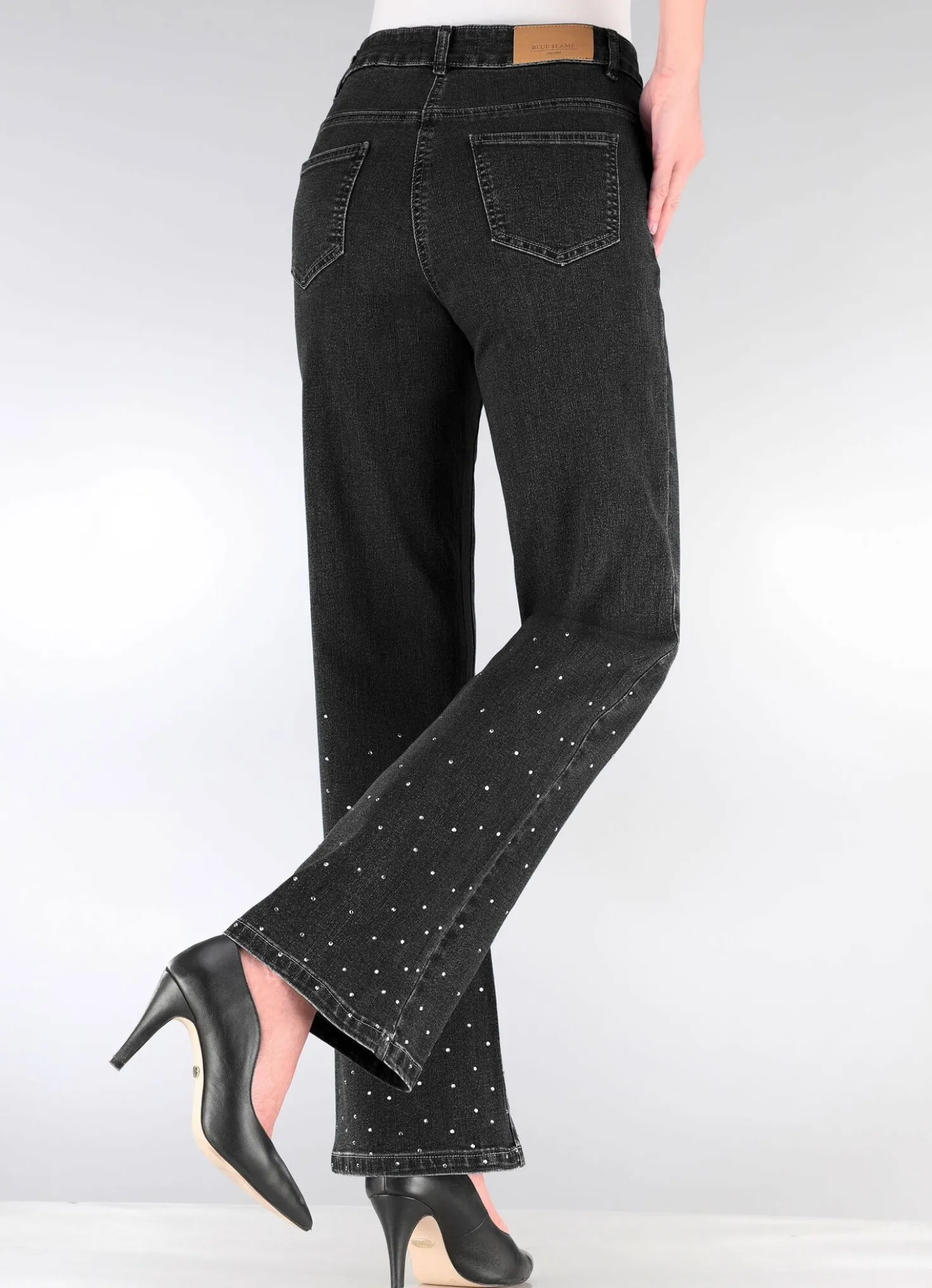 Edeljeans mit dekorativer Strasszier