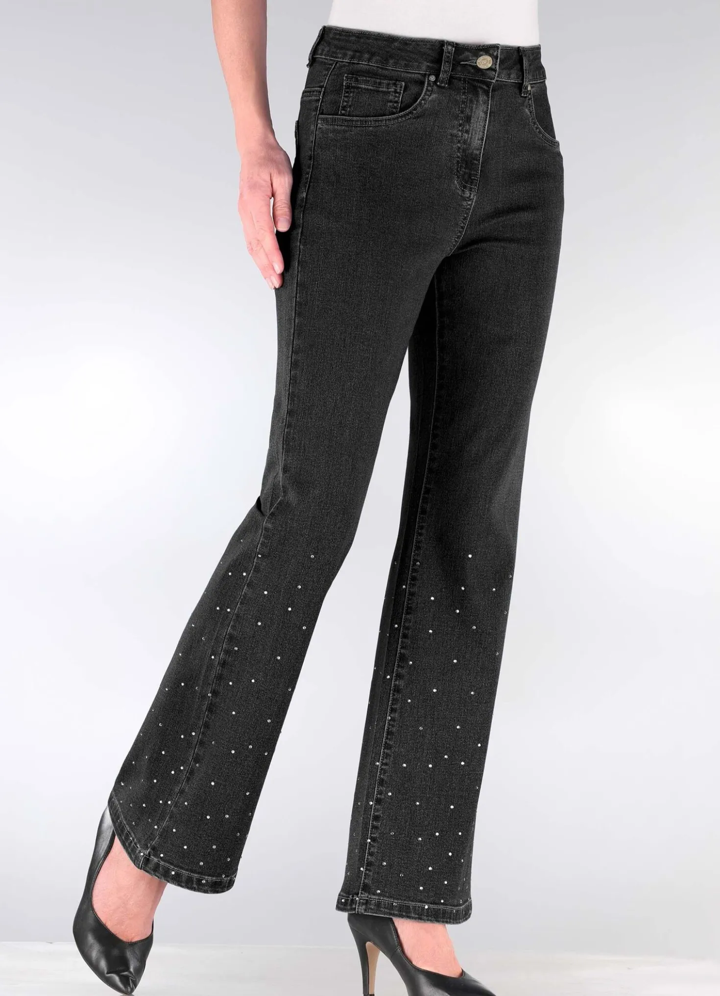 Edeljeans mit dekorativer Strasszier