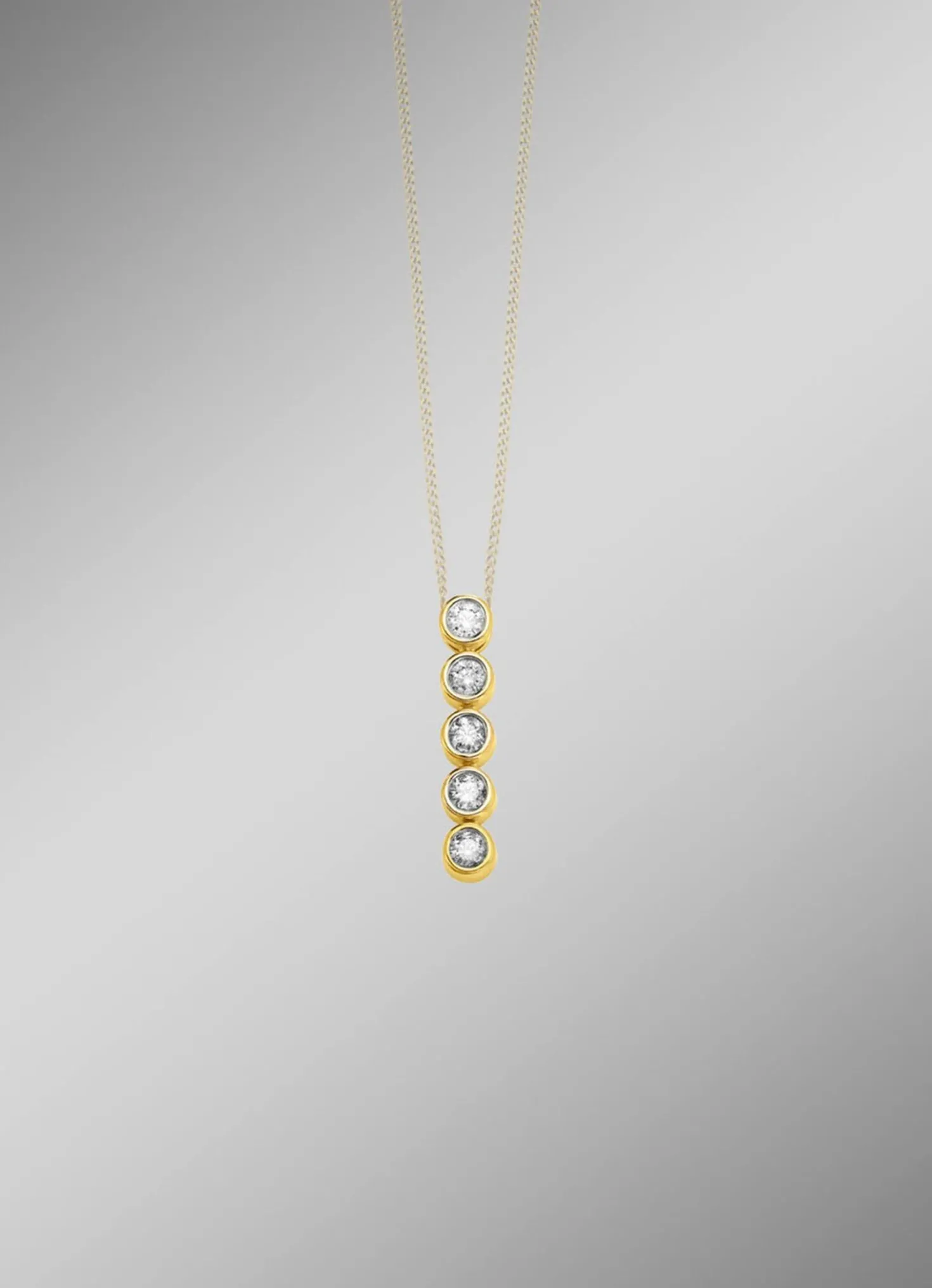 Edler Anhänger mit Brillanten