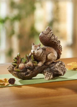 Eichhörnchen auf Stamm