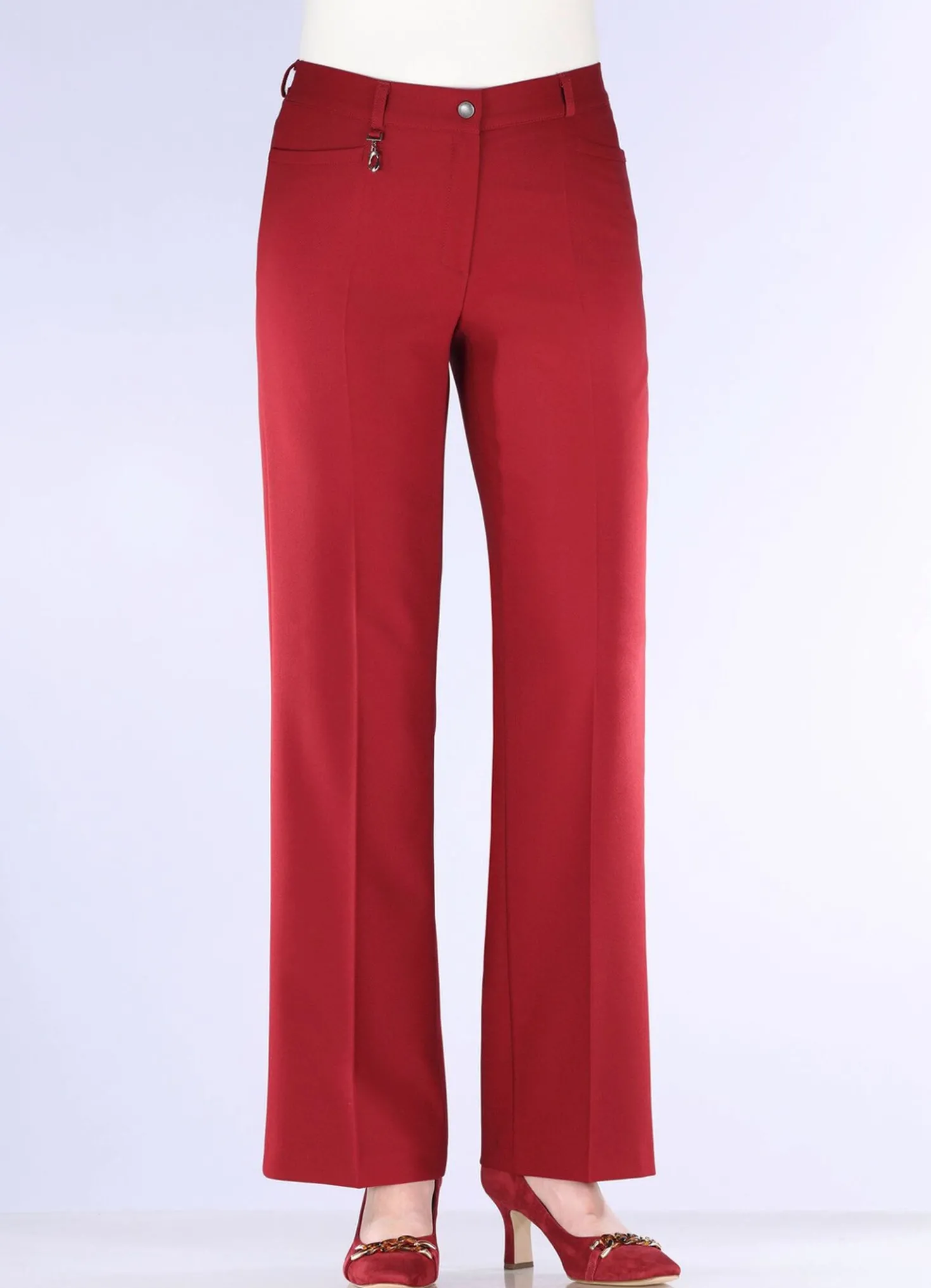 Elegante Hose mit apartem Zieranhänger
