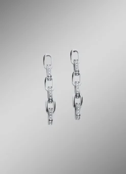Elegante Ohrstecker mit funkelnden Kristallen