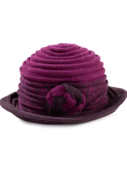 Eleganter Damen-Hut mit dekorativer Blume