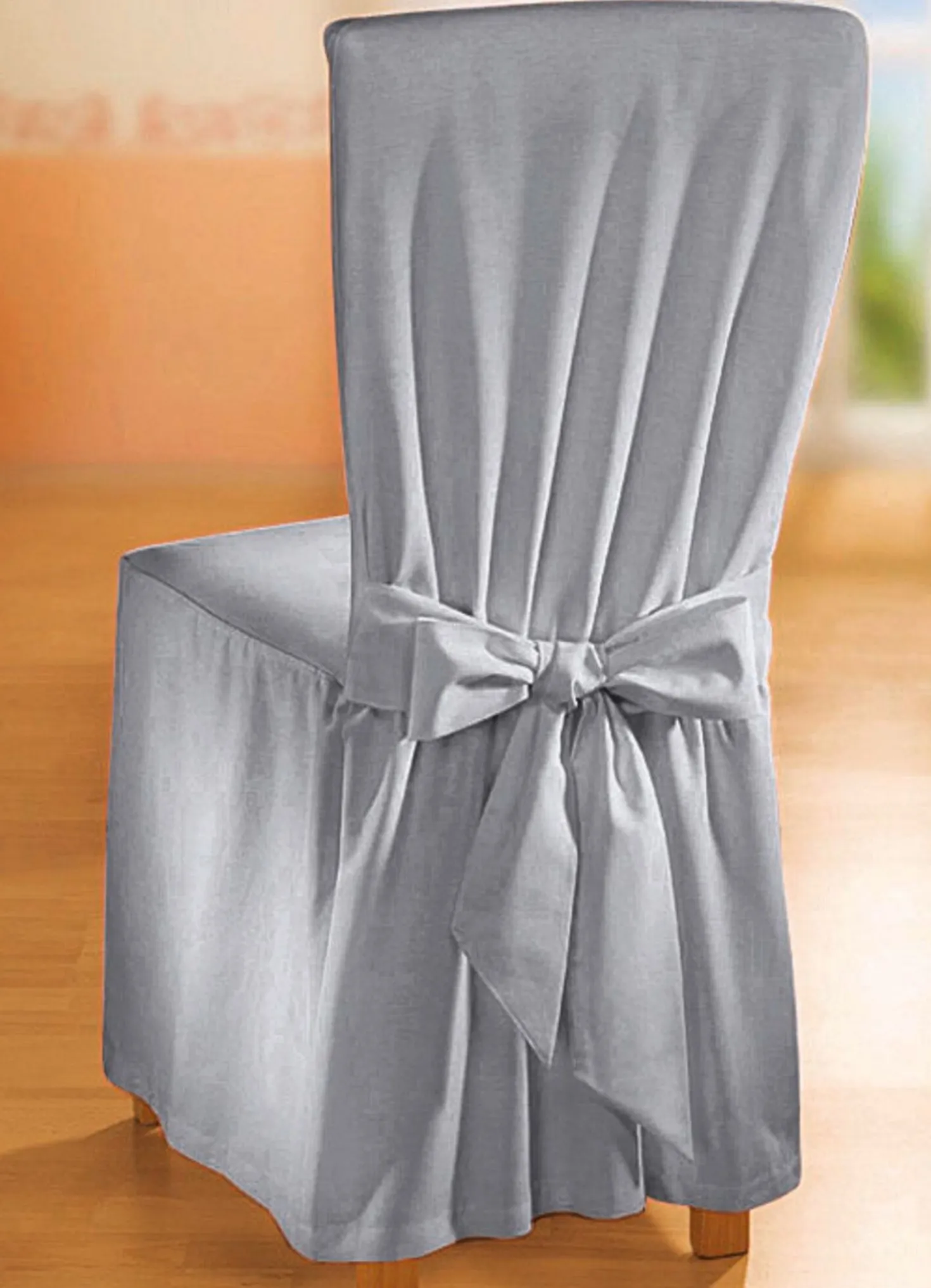 Elegante Stuhlhusse mit Bindebändern