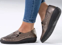 ELENA EDEN Slipper luftig durchbrochen und mit Flechtdurchzug