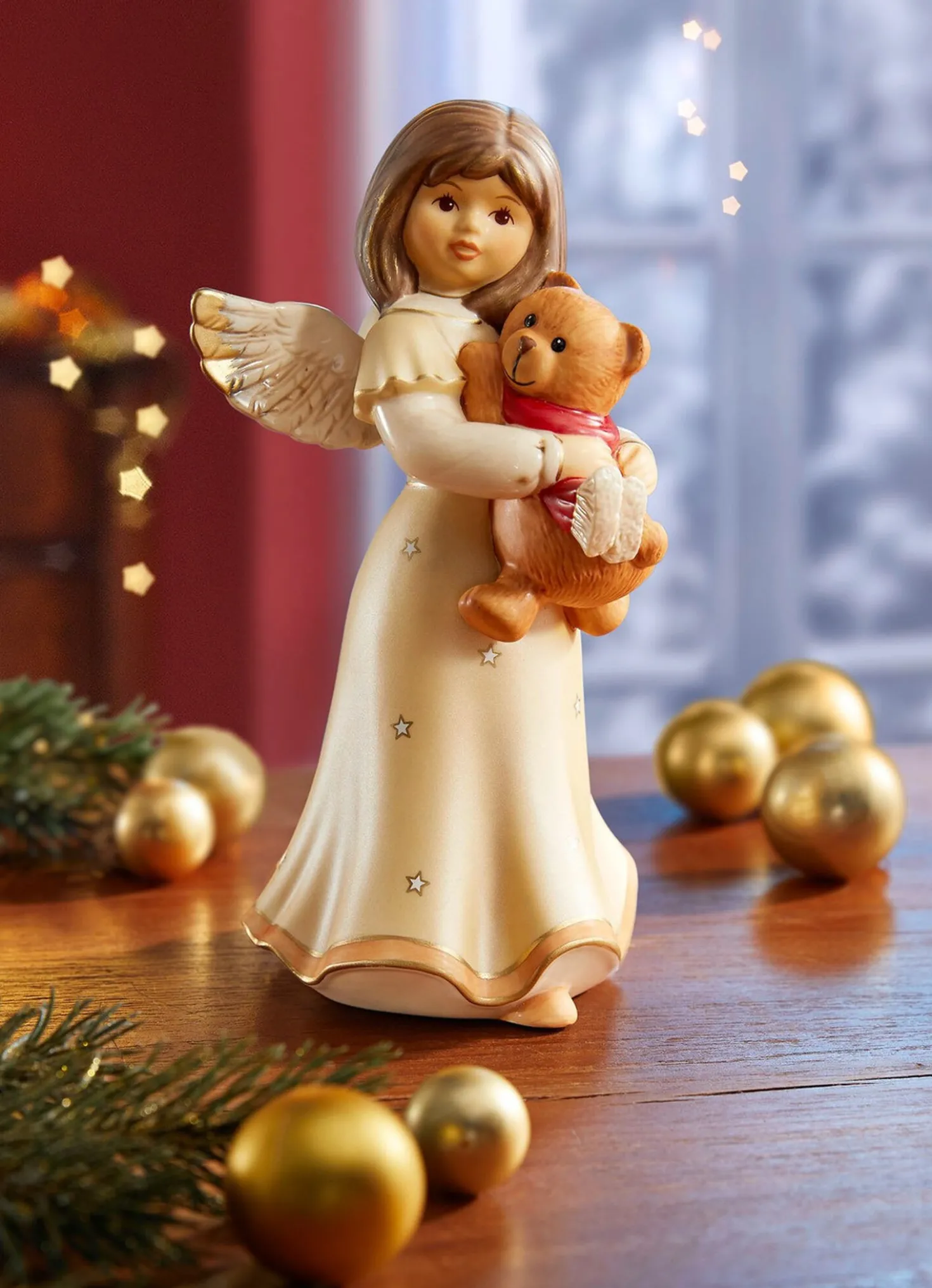 Engel mit Teddy aus dem Hause Goebel