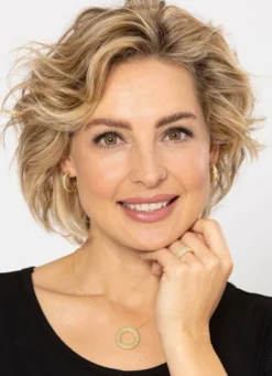 Exquisite Gold-Eleganz: Damenring mit Ziselierung