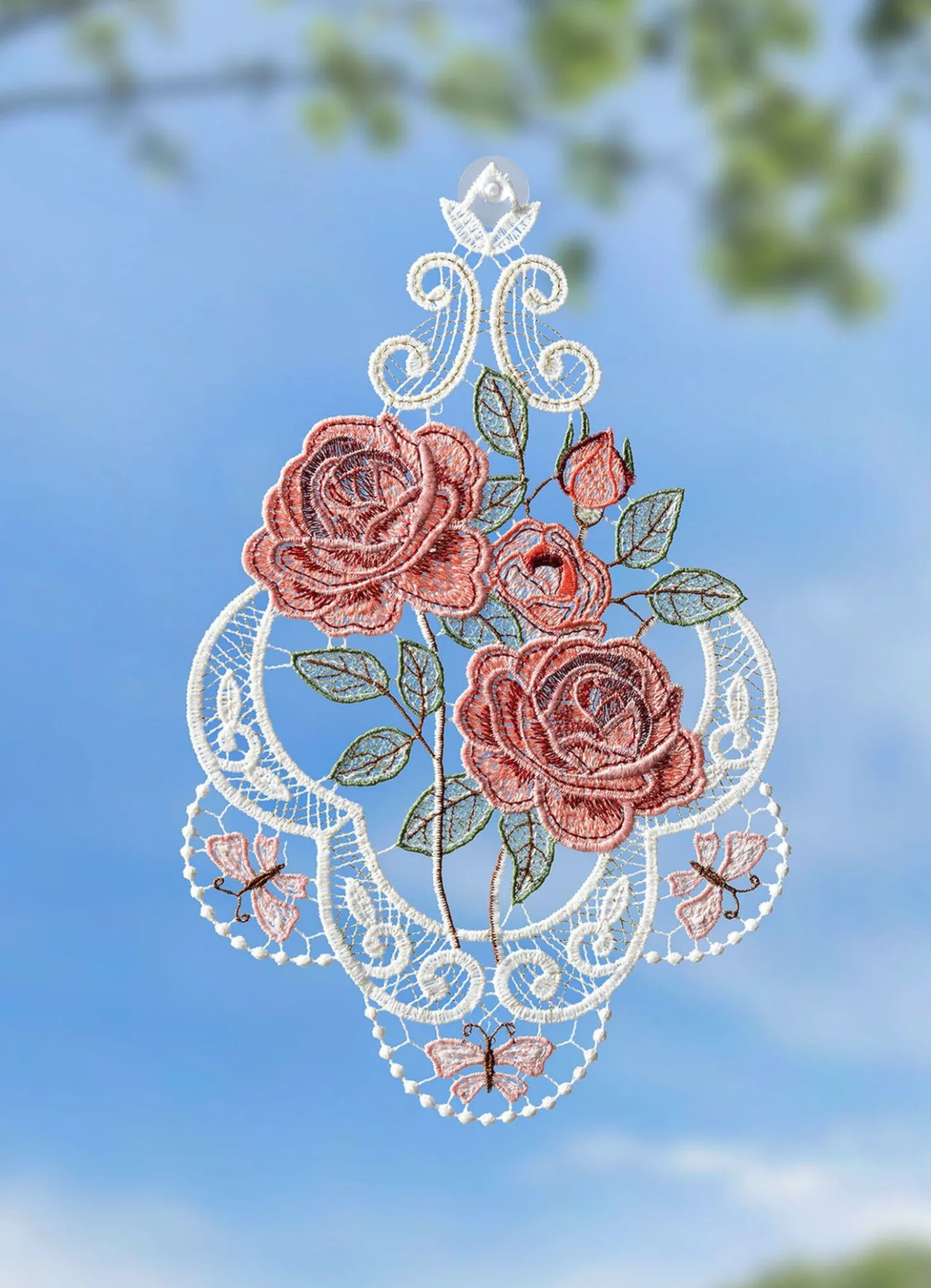Fensterbild mit Rosenmotiv aus echter Plauener Spitze