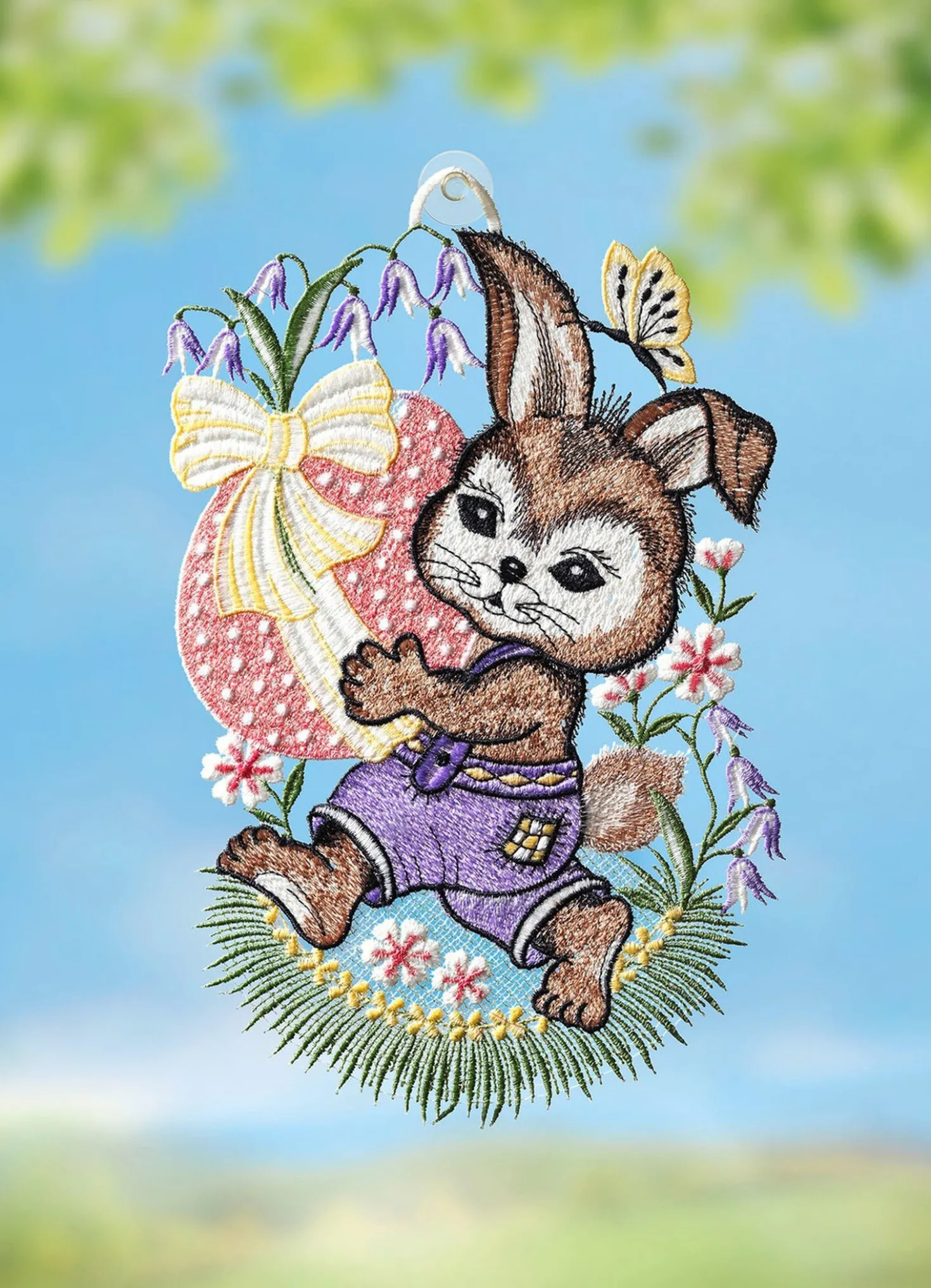 Fensterbild Osterhase mit Ei aus Plauener Spitze