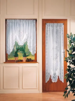 Fensterdekoration mit Stangendurchzug